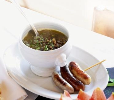2012-02-linsensuppe-mit-wurstspiess